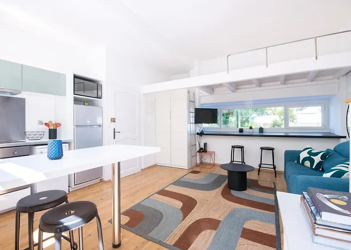 Latitude, Vue Apartment